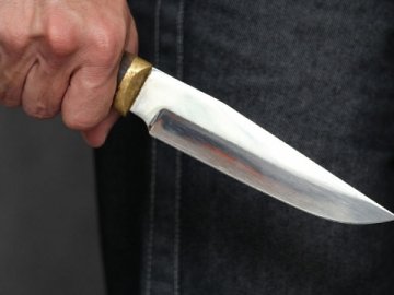 Під час п`яної бійки 42-річний лучанин вдарив ножем у груди чоловіка