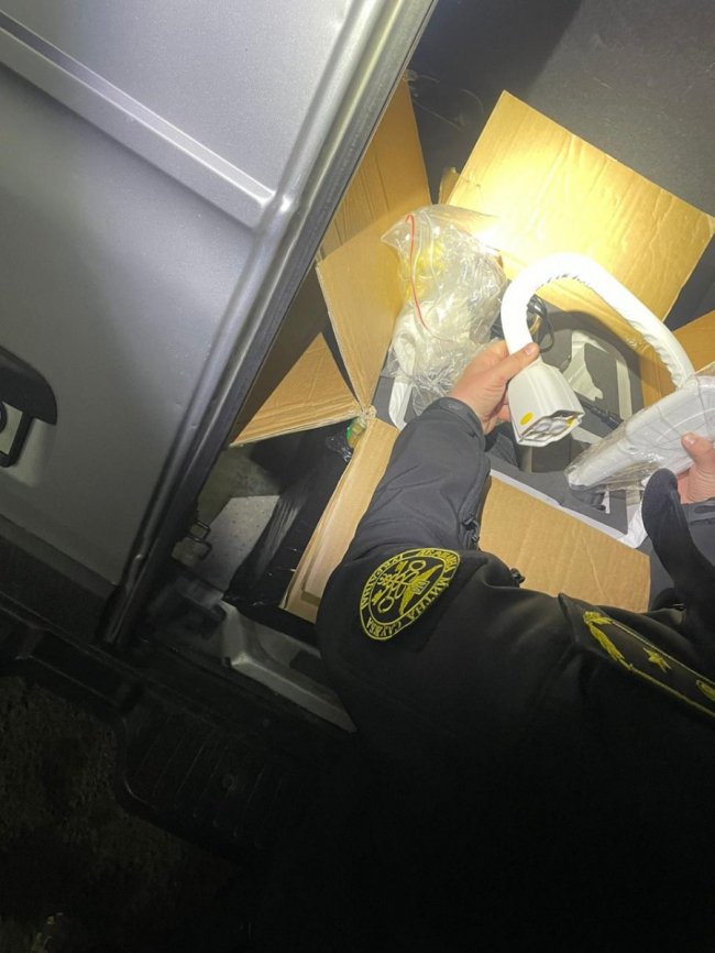 Через «Устилуг» водій намагався провезти незадекларовані лазерні системи для салонів краси