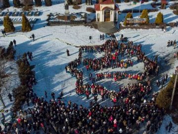 На Львівщині встановили рекорд наймасовішого виконання колядки на сопілках.ВІДЕО