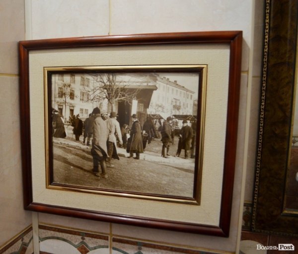 Політична кав’ярня, майже клуб. СМАЧНОГО ЛУЦЬКА!