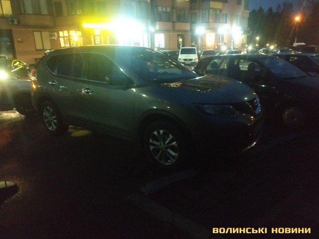 Спочатку тікав від поліцейських, а потім пропонував хабар: у Луцьку затримали п'яного водія