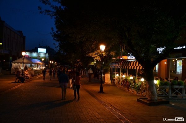 До Дня міста. Вечірній Луцьк. ФОТО
