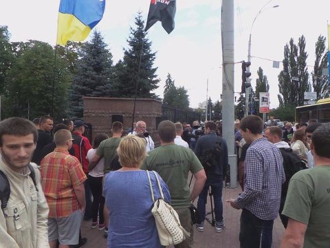 Шини і дим: у Києві мітингують через убивць Небесної Сотні