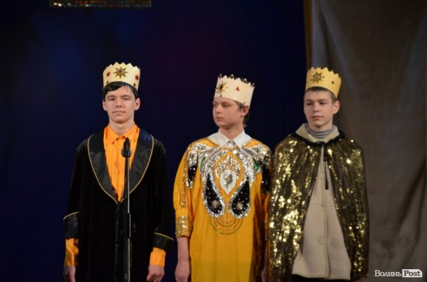 Віншування, янголи і різдвяне тепло: у Луцьку колядував фестиваль вертепів