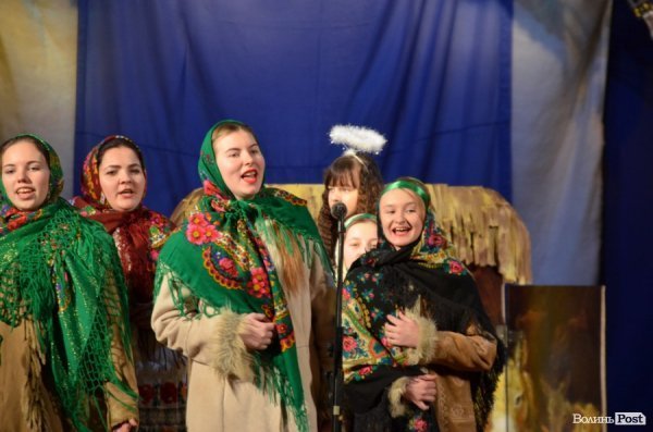 Віншування, янголи і різдвяне тепло: у Луцьку колядував фестиваль вертепів