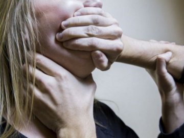 На Волині четверо чоловіків зґвалтували жінку