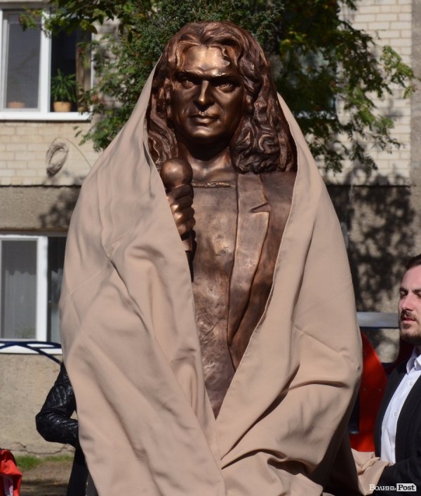 У Луцьку відкрили пам’ятник легендарному Кузьмі. ФОТО. ВІДЕО