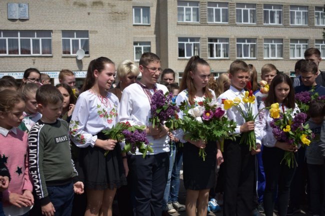 Волинські школярі спільно з волонтерами відремонтували автомобіль для 14 ОМБр. ФОТО