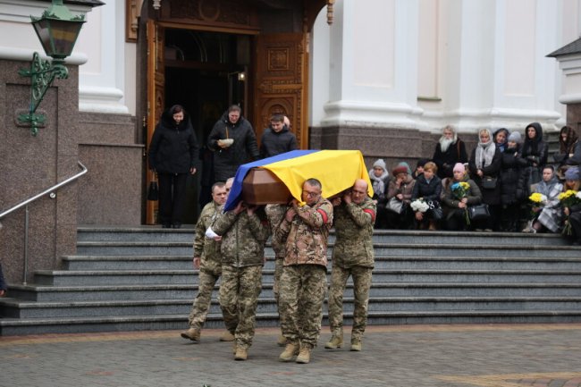 Нестерпний біль: у Луцьку провели в останню дорогу 22-річного Героя Богдана Чепелу