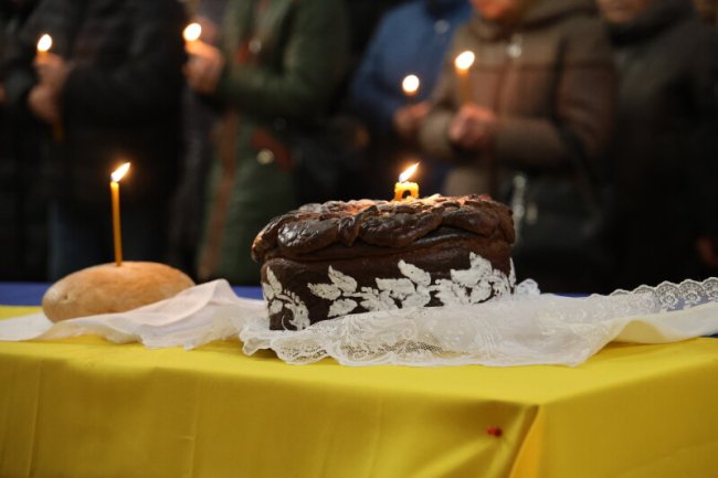 Нестерпний біль: у Луцьку провели в останню дорогу 22-річного Героя Богдана Чепелу