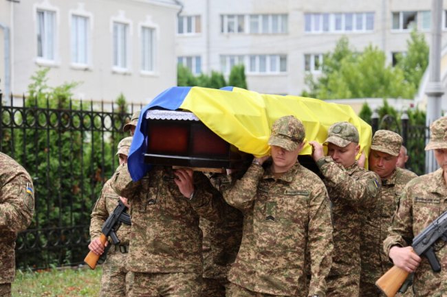 Луцька громада попрощалася з Героєм Михайлом Слутяком