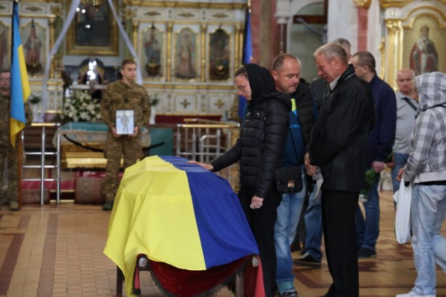 Луцька громада попрощалася з Героєм Михайлом Слутяком