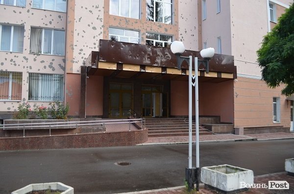 У Луцьку почали ремонтувати будівлю обласної міліції. ФОТО