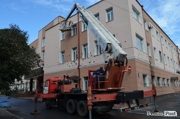У Луцьку почали ремонтувати будівлю обласної міліції. ФОТО