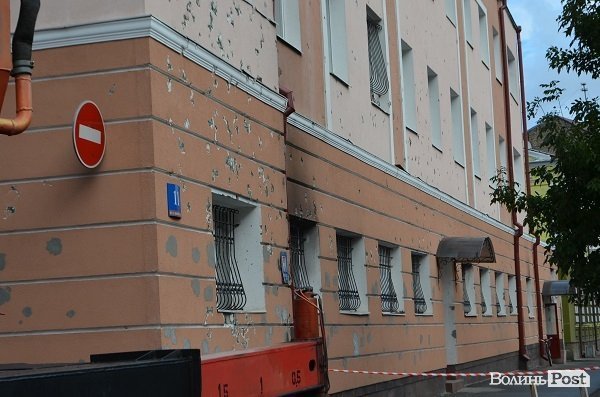 У Луцьку почали ремонтувати будівлю обласної міліції. ФОТО