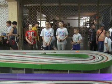 У Луцьку проходять змагання з автомодельного спорту. ВІДЕО