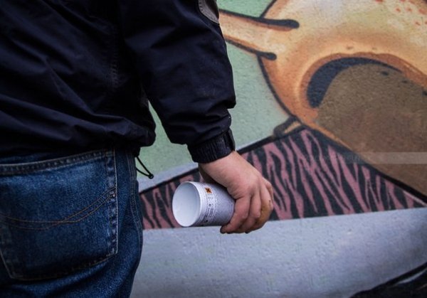 Як на будинку в Луцьку з'явився кількаметровий равлик. ФОТО