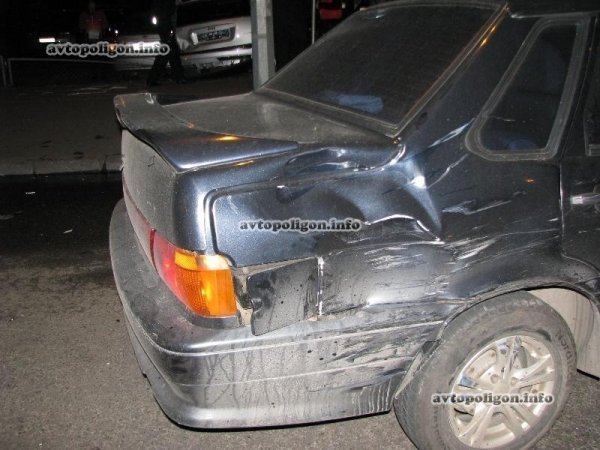 У Києві під час нічних гонок розтрощили п'ять авто. ФОТО