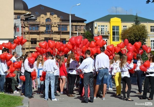 Мер Луцька у День міста заговорив сімома мовами. ФОТО