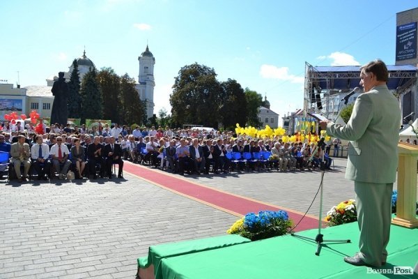 Мер Луцька у День міста заговорив сімома мовами. ФОТО