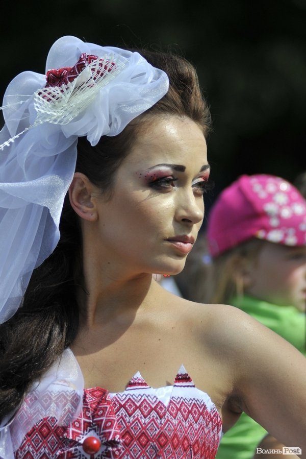 Парад наречених у Луцьку. ФОТО