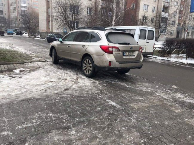 Луцькі муніципали покарали автохамів. ФОТО