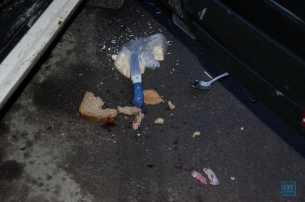 На Волині п'яний водій врізався у припарковане авто, в якому була мала дитина. ФОТО