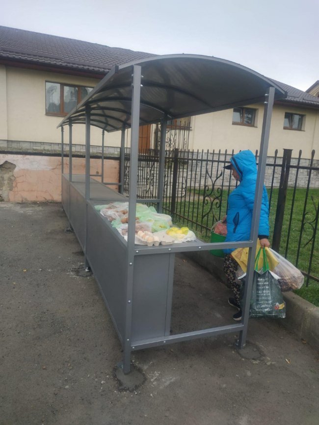 Біля залізничного вокзалу у Луцьку зробили мініринок