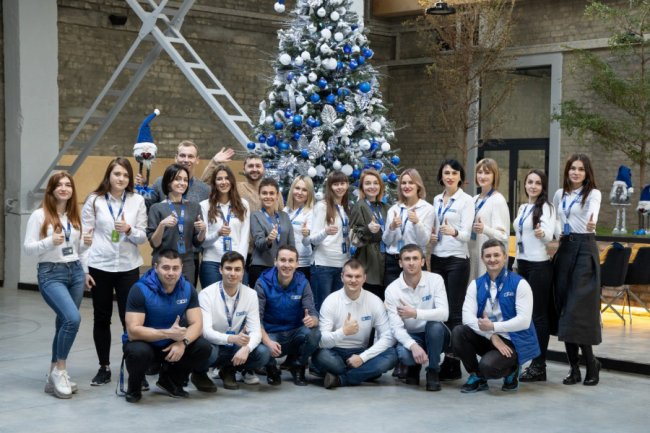 Компанія WEST AUTO HUB вітає волинян з Новим роком та різдвяними святами*