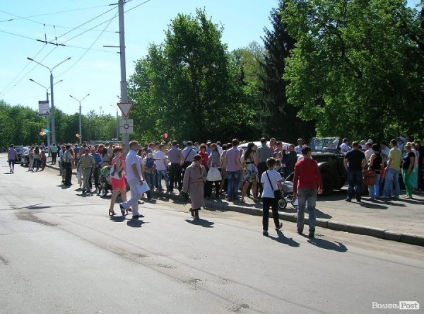 У День Перемоги в Луцьку – виставка ретро-автомобілів. ФОТО