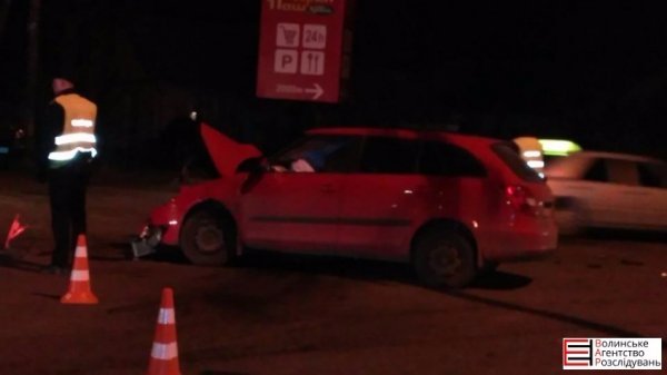Нічна ДТП у Луцьку: легковик в'їхав у «Газель». ФОТО