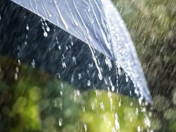 Завтра в західних областях України – дощі з грозами