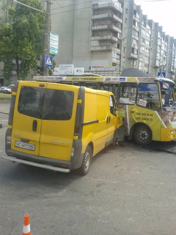 Моторошна ДТП у Луцьку. Близько 7 людей в реанімації. ФОТО. ВІДЕО