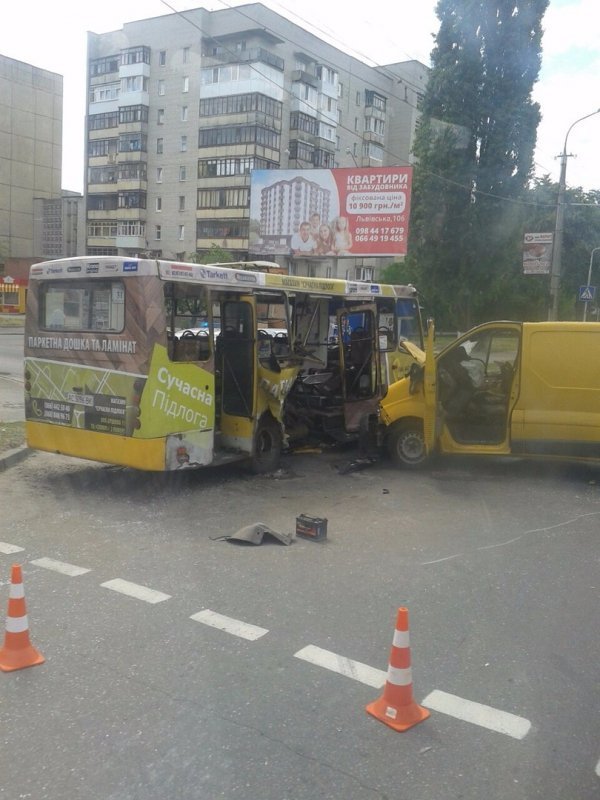 Моторошна ДТП у Луцьку. Близько 7 людей в реанімації. ФОТО. ВІДЕО