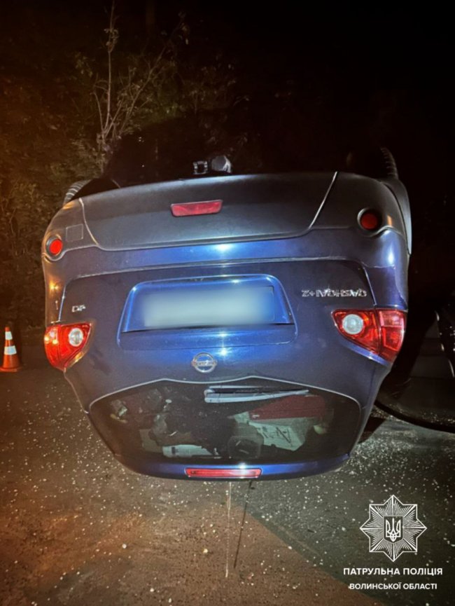 Авто перекинулося на дах: ДТП у Луцьку