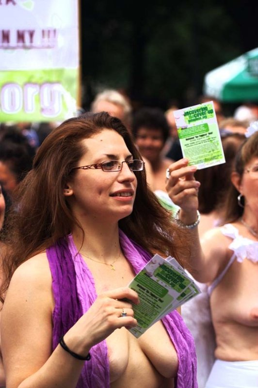 Національний топлес-день в США. ФОТО