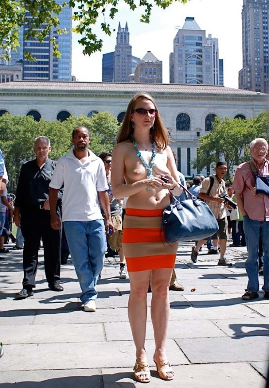 Національний топлес-день в США. ФОТО