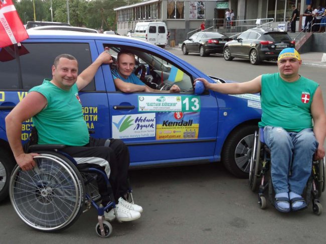 Як у Луцьку переобладнують автомобілі для візочників