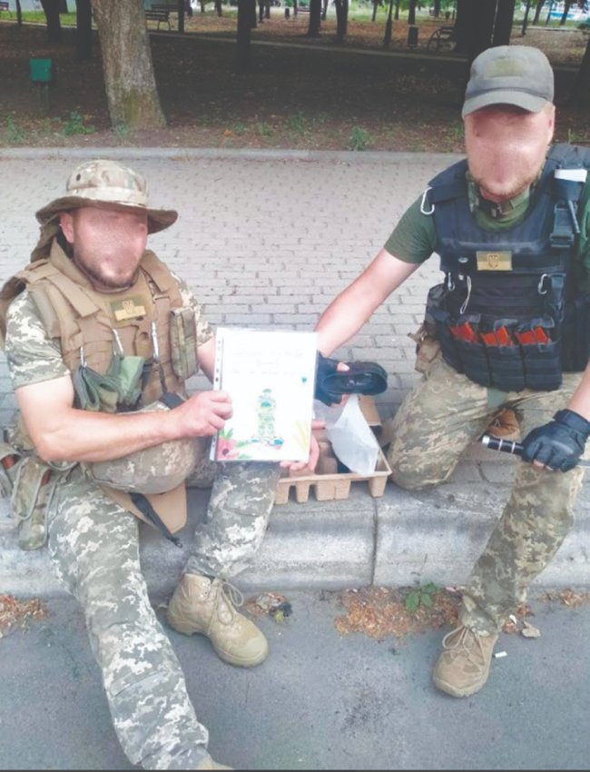 Замість святкувань: волинські випускники купили прилади нічного бачення для захисників України