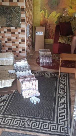 Прикордонники Луцького загону під час обшуків виявили склад з сигаретами та пальним. ФОТО