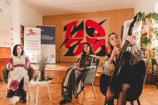 «Відроджуємо традиції та допомагаємо ЗСУ»: як у Луцьку проходила «Терапія вечорницями». ФОТО.ВІДЕО