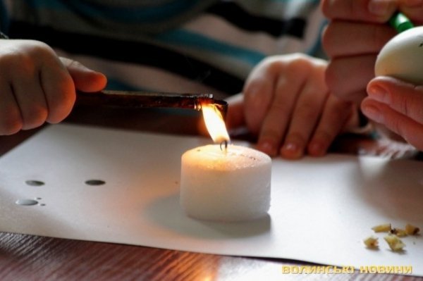 Як маленьких лучан вчили малювати писанки. ФОТО