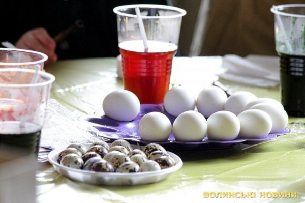 Як маленьких лучан вчили малювати писанки. ФОТО