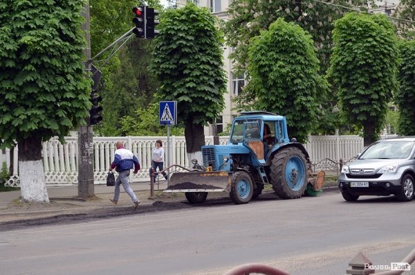 У центрі Луцька кладуть нову дорогу. ФОТО