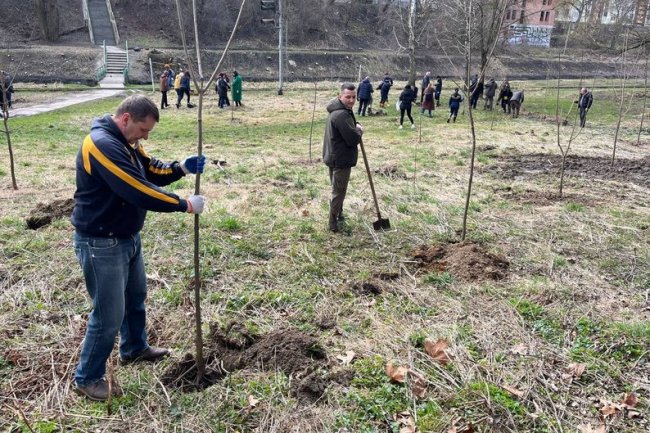 Екотолока: у Луцьку прибирали узбережжя Сапалаївки і Жидувки. ВІДЕО