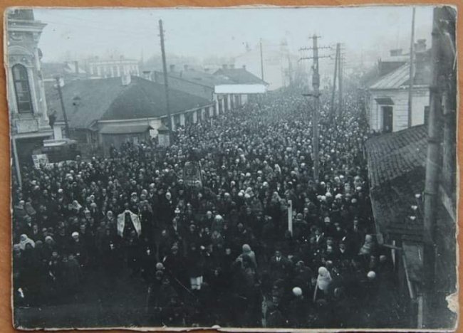 Показали майже столітні світлини з Водохреща у Луцьку. ФОТО