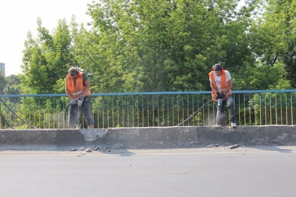 Триває ремонт шляхопроводу на проспекті Перемоги. ФОТО