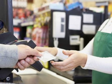 На Волині судили продавця, яка торгувала в магазині без маски