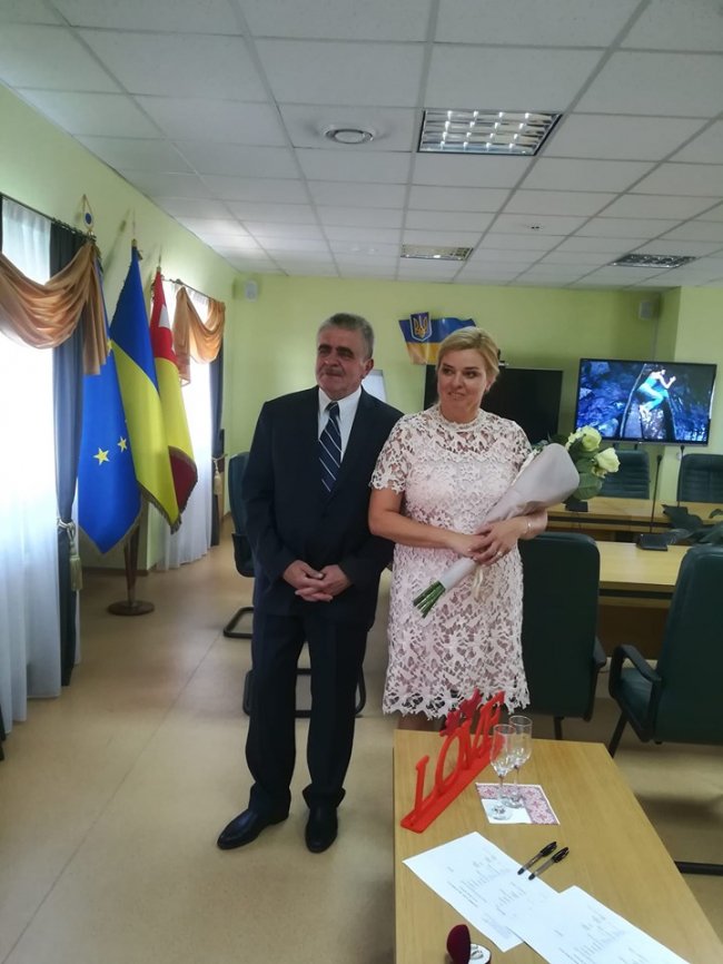 Головна лікарка луцької дитячої поліклініки вийшла заміж. ФОТО