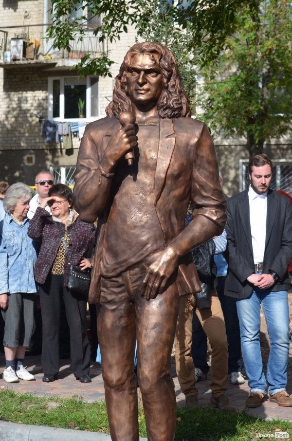 У Луцьку відкрили пам’ятник легендарному Кузьмі. ФОТО. ВІДЕО